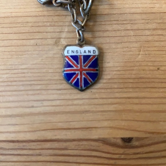 UK England Britain Vintage 1940s Travel Charm - Picture 1 of 2